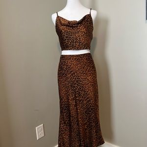 Like new 2 piece leopard set.